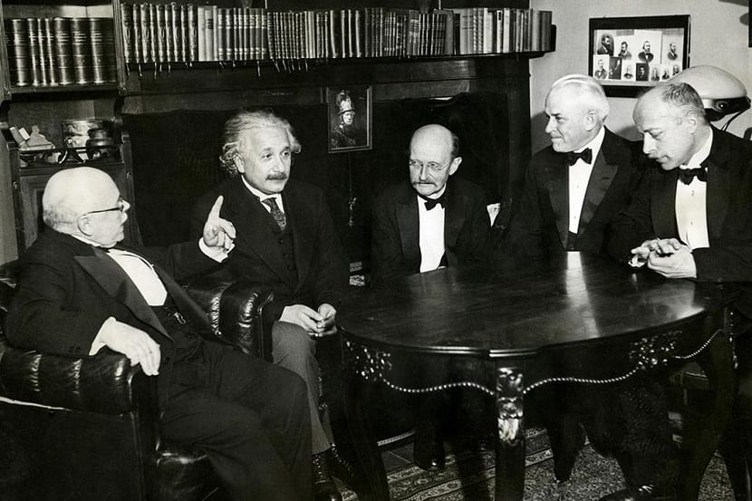 Max Planck - Einstein ( vật lý lượng tử)