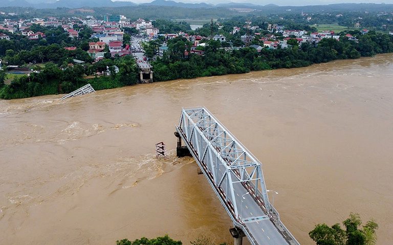 cầu phong châu sập