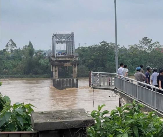 Cầu Phong Châu tỉnh Phú Thọ sập